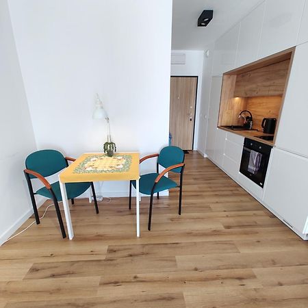 Uroczy Apartament Z Miejscem Na Auto W Garazu Apartment Varşovia Exterior foto