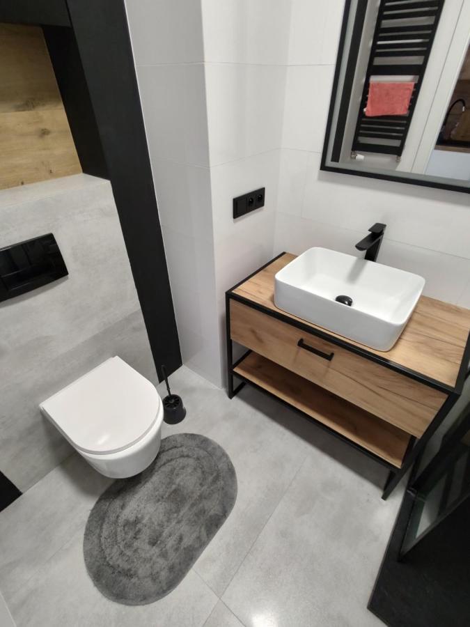 Uroczy Apartament Z Miejscem Na Auto W Garazu Apartment Varşovia Exterior foto