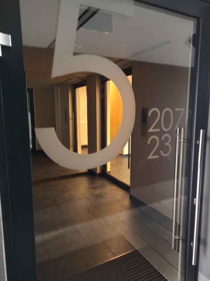 Uroczy Apartament Z Miejscem Na Auto W Garazu Apartment Varşovia Exterior foto