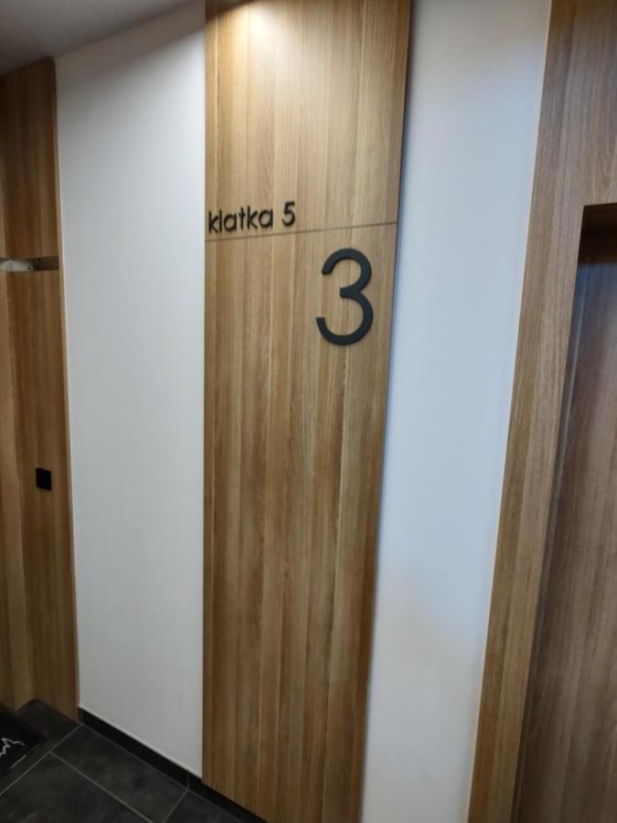 Uroczy Apartament Z Miejscem Na Auto W Garazu Apartment Varşovia Exterior foto
