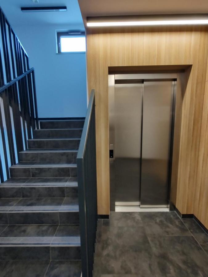 Uroczy Apartament Z Miejscem Na Auto W Garazu Apartment Varşovia Exterior foto