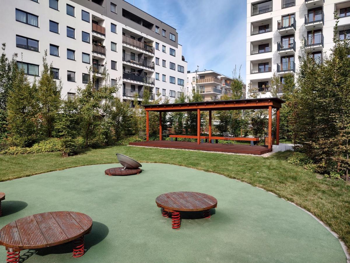 Uroczy Apartament Z Miejscem Na Auto W Garazu Apartment Varşovia Exterior foto